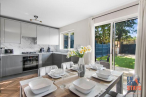 OnSiteStays - EARLY CHECK IN AUGUST - Modern 3 bed House, 2 x Parking, Garden, WIFI & dishwasher